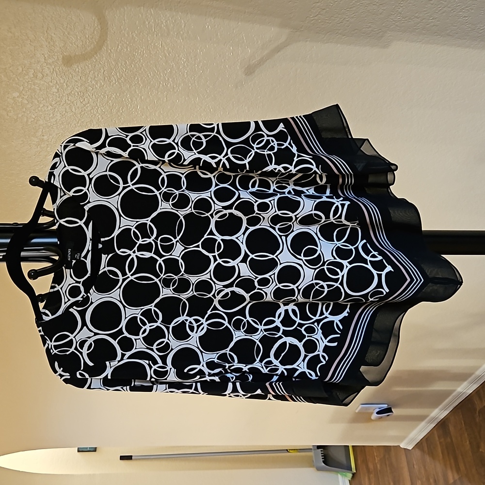 Alfani black/white handkerchief style blouse Size PXL